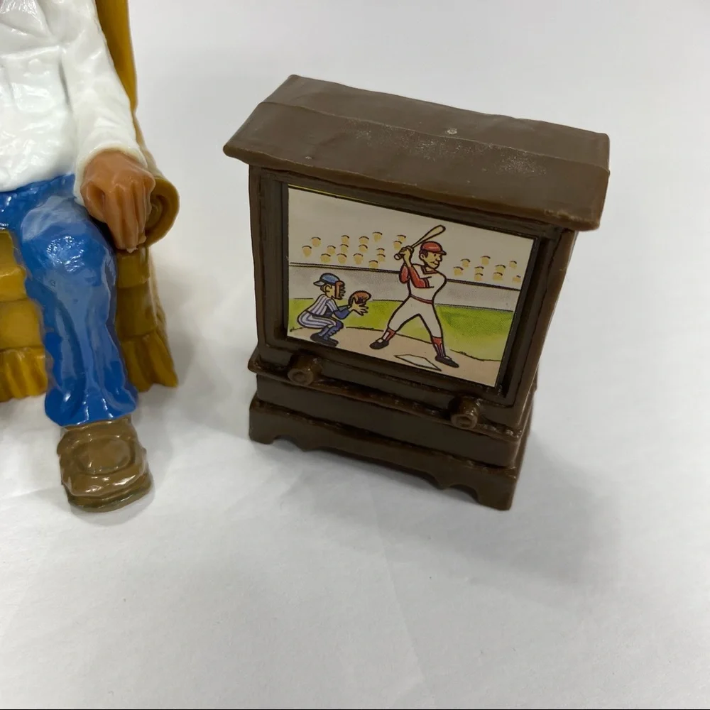 Vintage Wilton Cake Toppers Armchair Quarterback Old Man In Chair TV The Boss